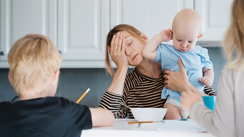«Μην αφήνεις την κούραση να σου στερεί την ομορφιά της μητρότητας»